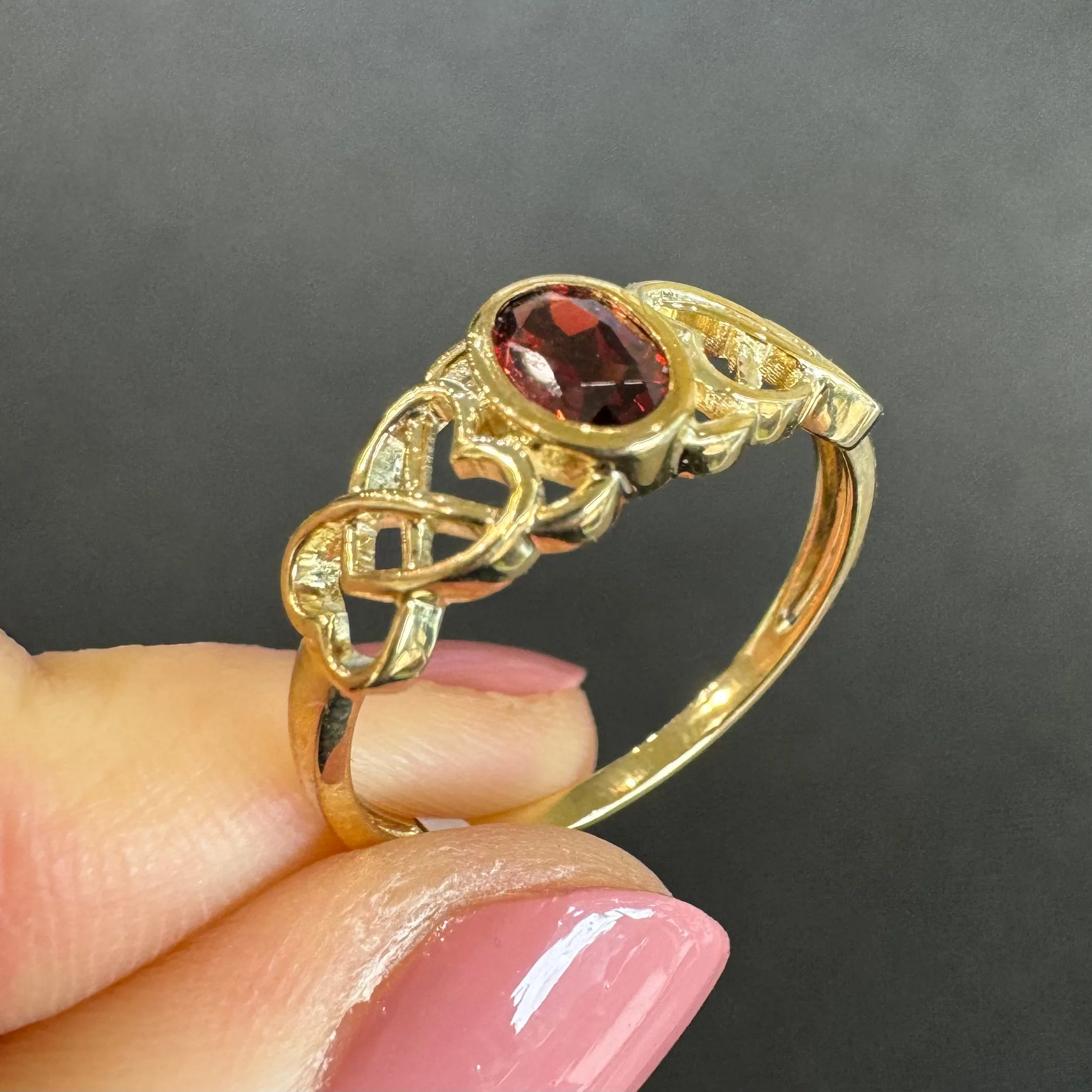 9ct Yellow Gold Garnet Celtic Ring