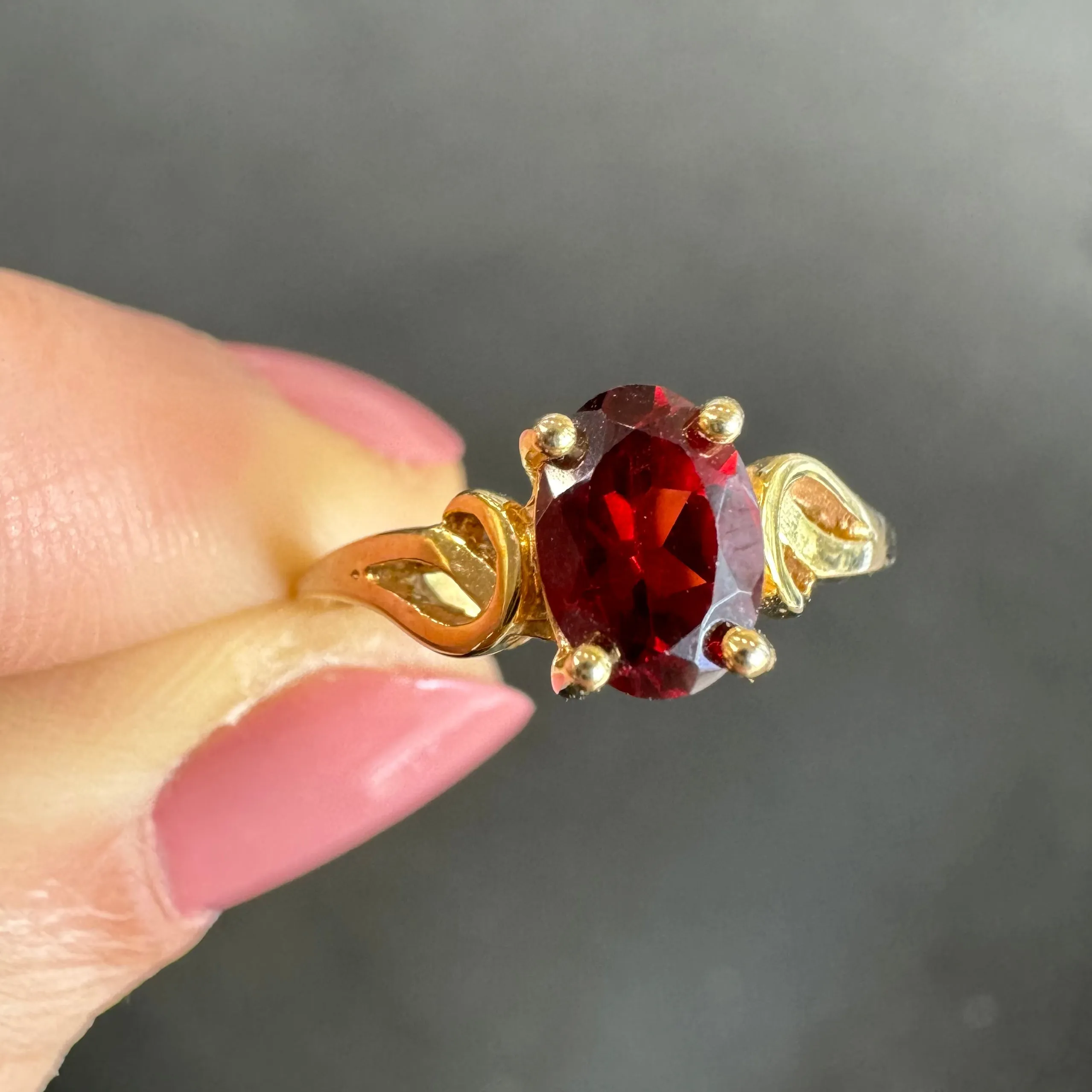 9ct Yellow Gold Garnet Ring