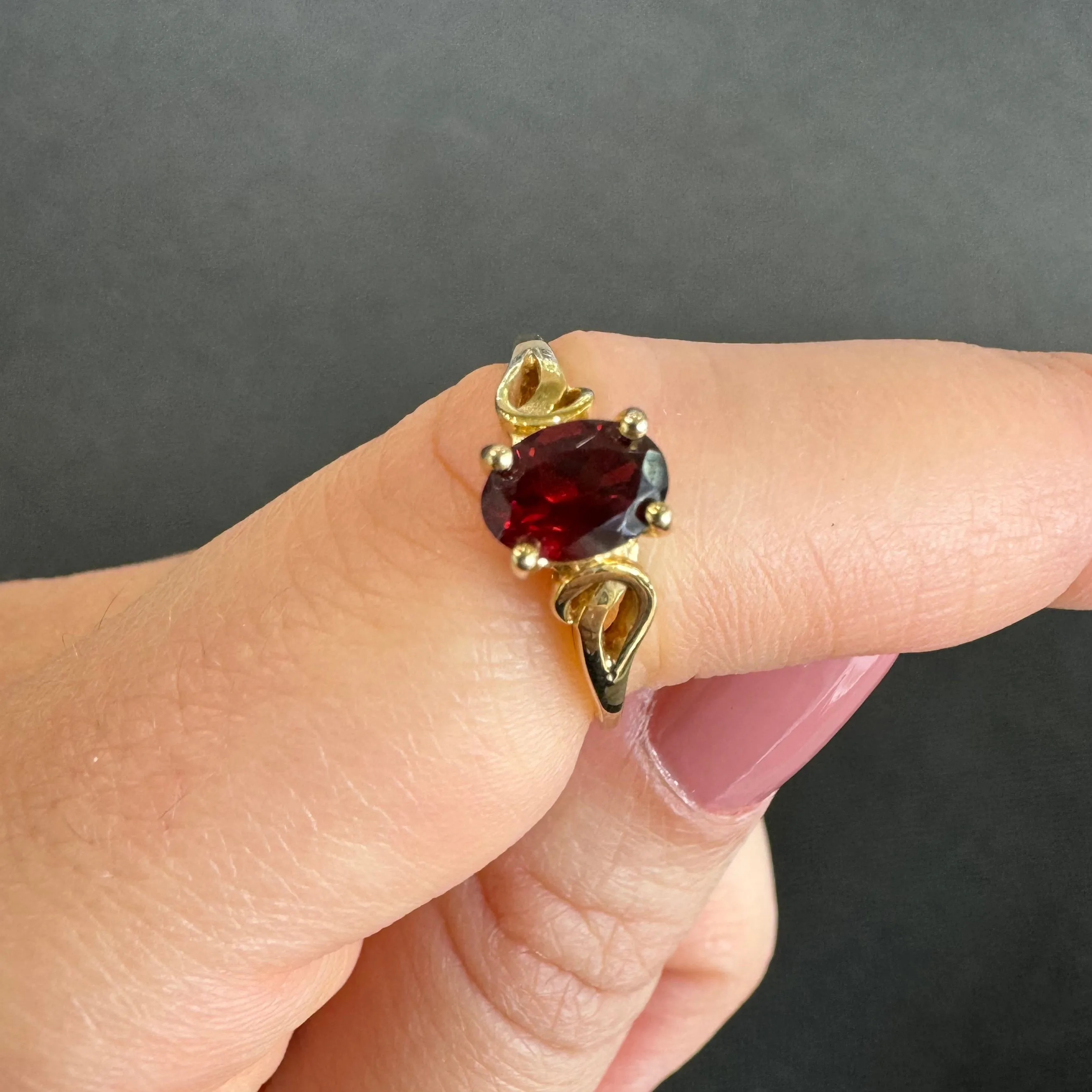 9ct Yellow Gold Garnet Ring